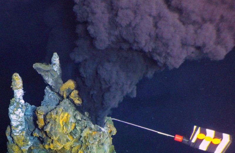 Два десятка «черных курильщиков» предупредили о возможном скором извержении в Тихом океане
