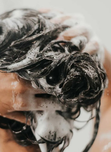 «Тренировка волос»: что надо делать, чтобы мыть голову реже