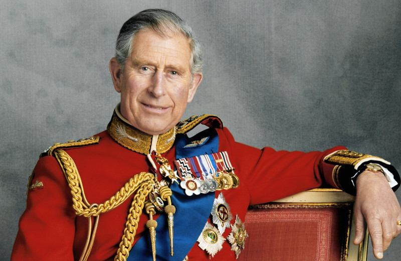 Летчик, моряк, любовник и филантроп: история принца Чарльза, который теперь — король Великобритании Карл III