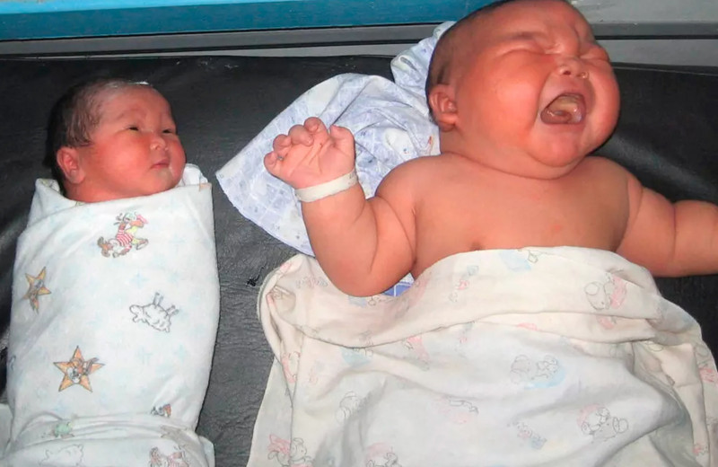 Чуть-чуть не хватило до 10 кг: 5 самых тяжелых новорожденных в мире. Фото