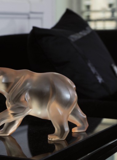 Прозрачный бизнес: как Lalique зарабатывает на вазах, молодежи и черепах