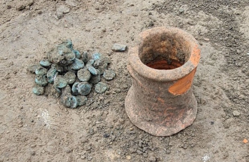 Российские археологи нашли в Фанагории древний клад из 80 монет