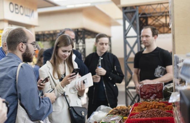Искусство на рынке, в библиотеке, в торговом центре, в институте: как проект фонда V-A-C «Московские Соло. Кунстхалле музыки» захватывает Москву