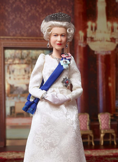 От Елизаветы II до Натальи Водяновой: 10 кукол Barbie в виде звезд