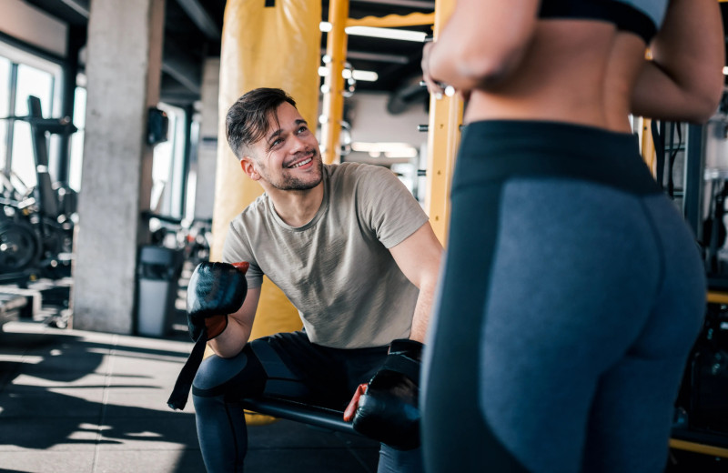 Как флиртовать в спортзале: 7 полезных советов