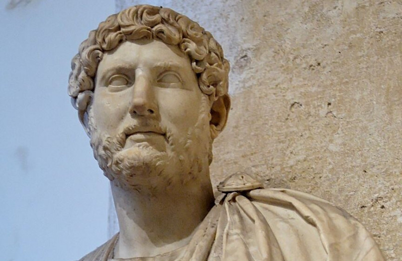 Узнайте о рутине императора Адриана! Найдены мраморные таблички о жизни правителя