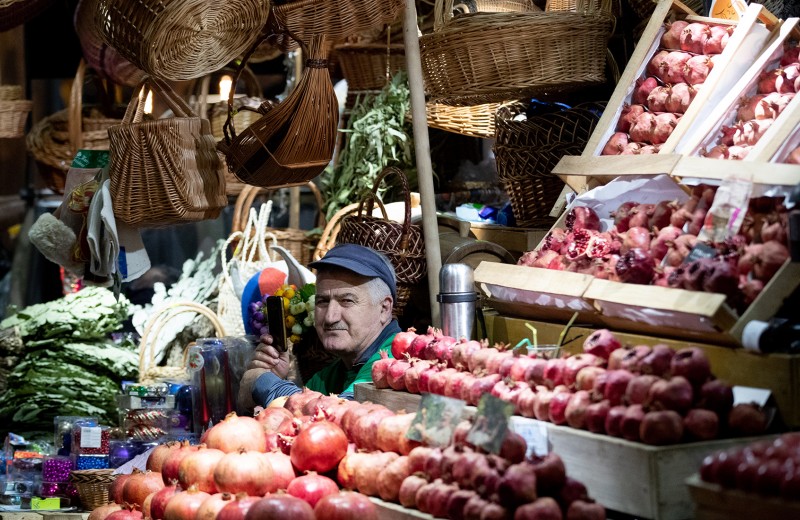 Огурцы по 350 и смузи для хипстеров: во что превратились московские продуктовые рынки