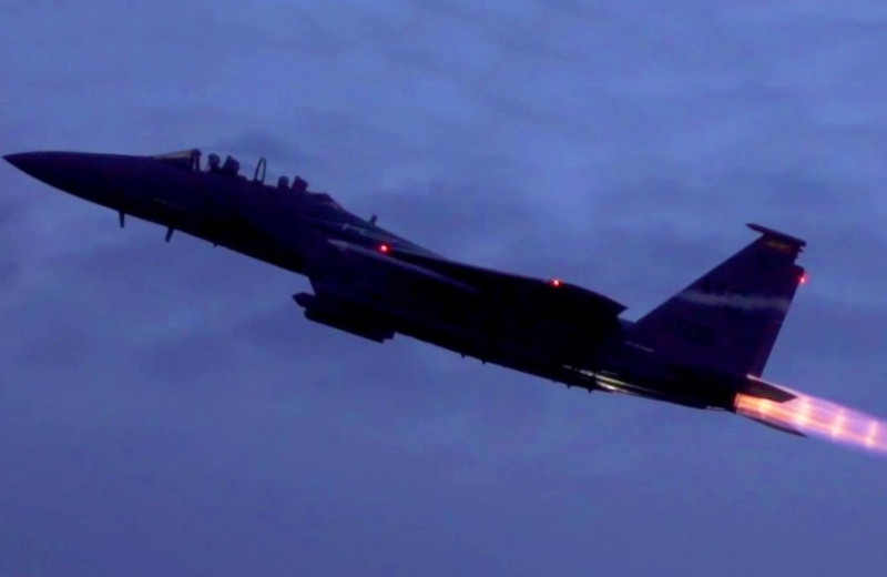 Форсаж американского истребителя F-15: диски Маха в небесах
