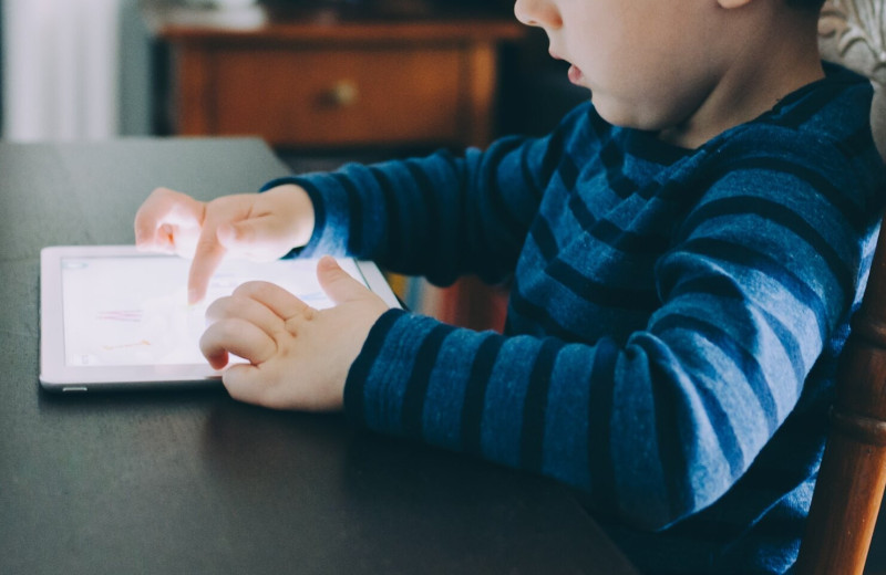 Эксперт рекомендует детям начинать использовать искусственный интеллект с 6 лет