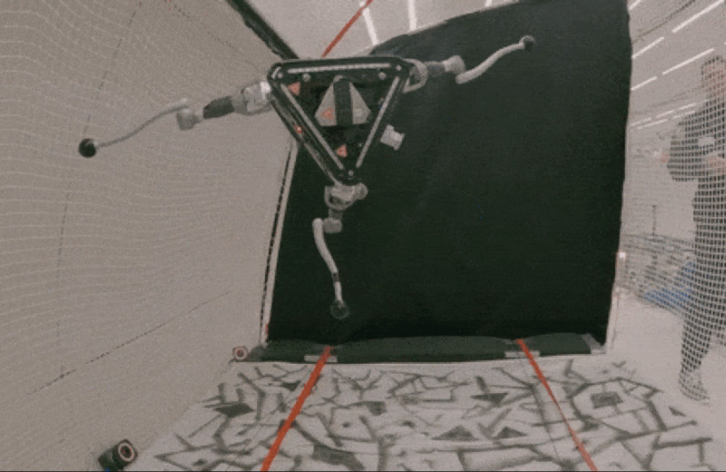 Трехногого робота-прыгуна испытали в условиях микрогравитации