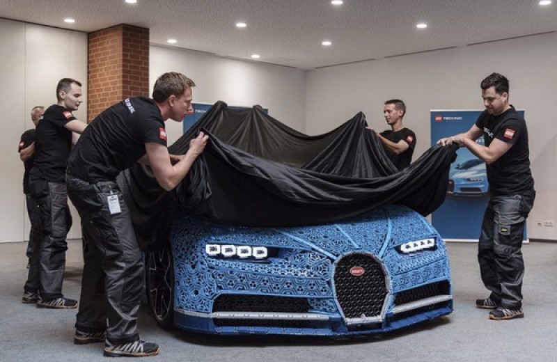 Миллион деталей и десять месяцев: как собирали Bugatti Chiron из кубиков Lego