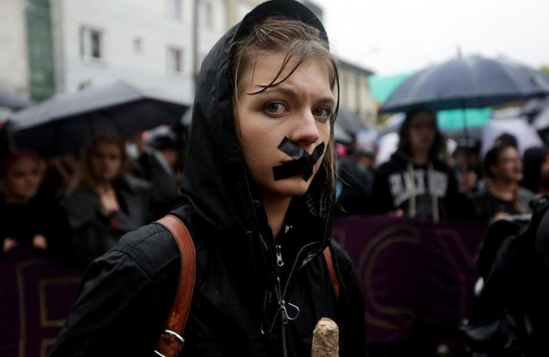 Протесты в Польше после смерти беременной женщины. Как влияет запрет абортов на психику?