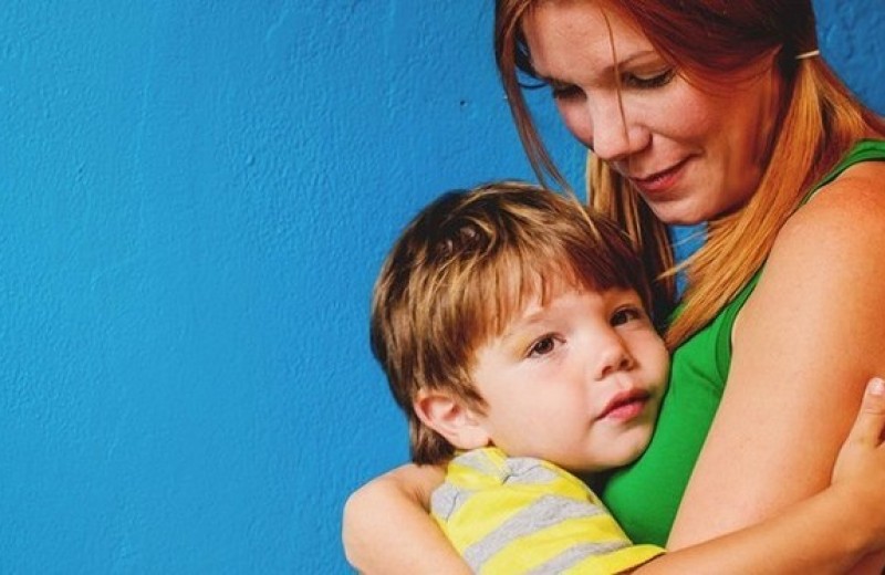 «А вы воспитывать его не пробовали?»: что говорят родителям детей с аутизмом