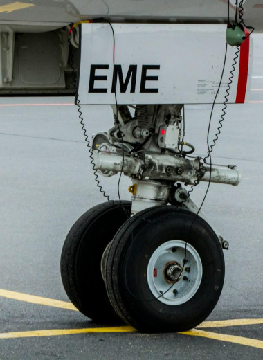 Сколько посадок самолета выдерживают шины и почему авиакомпании никогда их не покупают