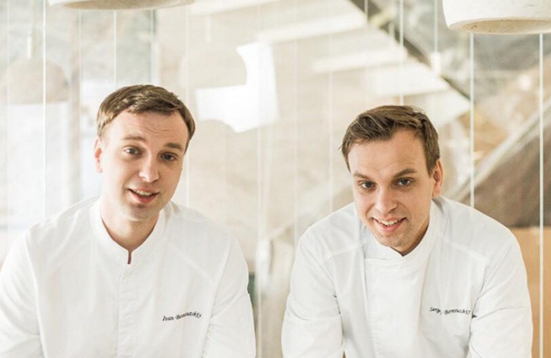 «Летали по одному загранпаспорту»: почему близнецы-рестораторы Березуцкие строят бизнес вместе и как открыли один из 20 лучших ресторанов в мире