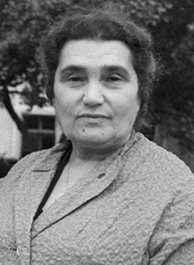 Книга: "Крутой маршрут. Хроника времен культа личности. В 2-х книгах" - Евгения