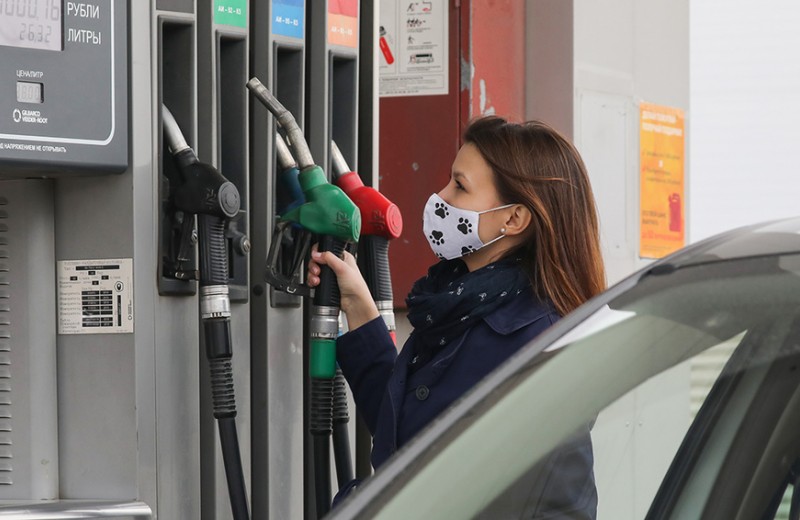 Хитрая схема: почему бензин в России не дешевеет даже при ценах на нефть, как в 2000-х