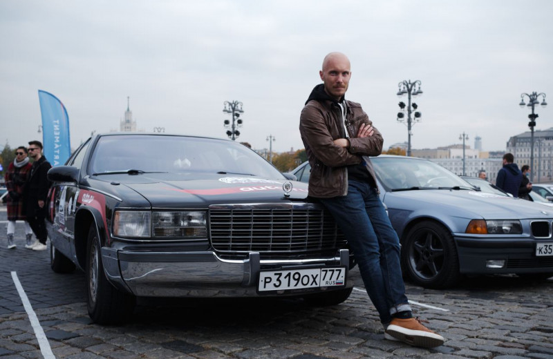 Мужчина и его автомобиль: участники ГУМ Янгтаймер Ралли «Большая прогулка» и их ретрокары