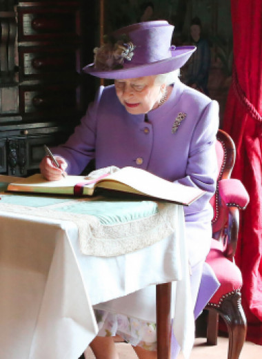 Редкие признания после рождения последнего ребенка: что Елизавета II открыла в личном письме королевской акушерке