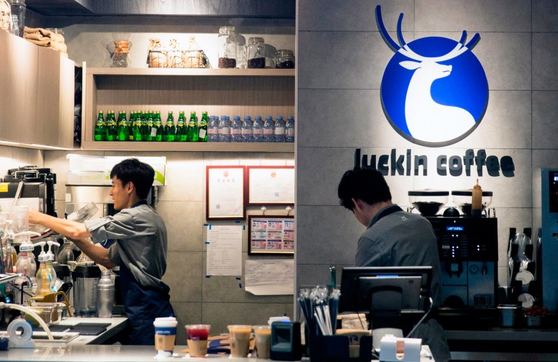 Как совладелец китайской сети кофеен создал конкурента Starbucks и стал миллиардером