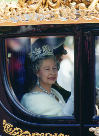 Вне политики, выше споров, без комментариев: Елизавета II отмечает 70 лет на престоле