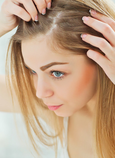 Почему выпадают волосы и как это прекратить: советы врача