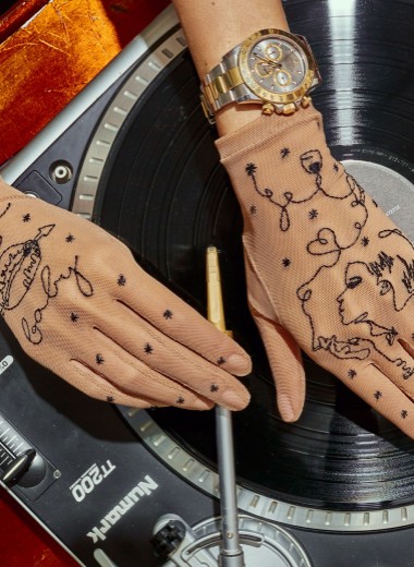 Как благодаря карантинным мерам и инстаграму взлетает бренд тату-перчаток Glove.me