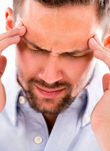 Почему болит голова: причины, симптомы и лечение