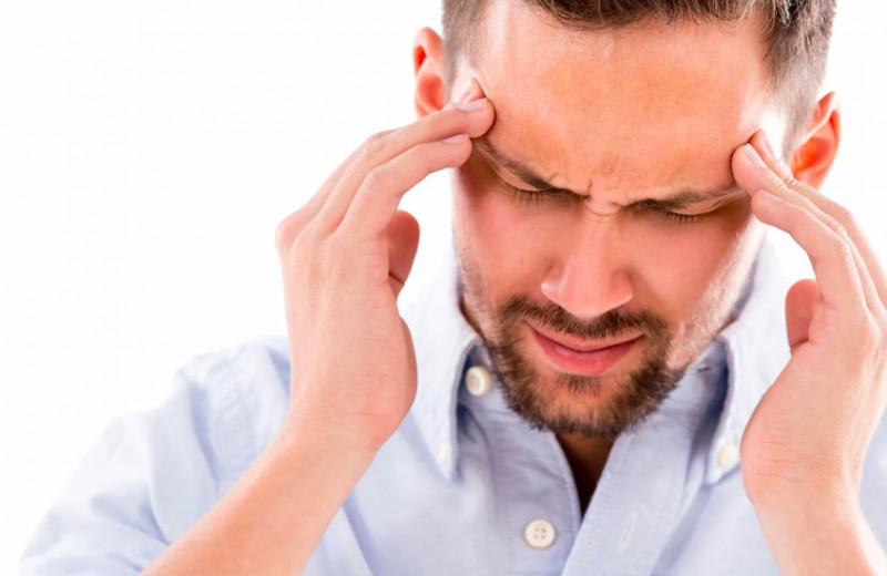 Почему болит голова: причины, симптомы и лечение