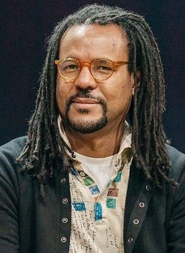 Колсон Уайтхед: «Мне интересны персонажи, которые пытаются быть хорошими людьми в системе, где сама система устроена плохо»