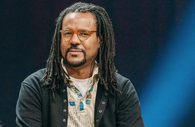 Колсон Уайтхед: «Мне интересны персонажи, которые пытаются быть хорошими людьми в системе, где сама система устроена плохо»