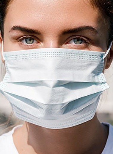 Как правильно носить медицинскую маску, чтобы защитить себя от вирусов