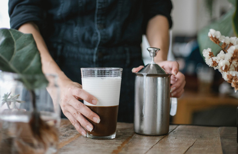 Изысканный и бодрящий колд брю: пошаговая инструкция по приготовлению холодного кофе