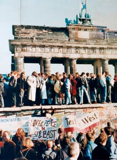 Мэри Элиз Саротт: Коллапс. Случайное падение Берлинской стены. Отрывок из книги