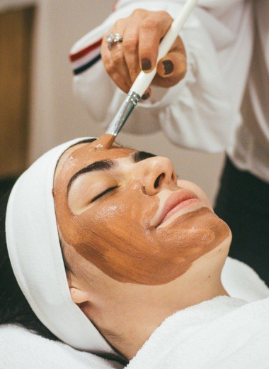 Как восстановить кожу после затяжной зимы: гид по самым нужным весенним процедурам