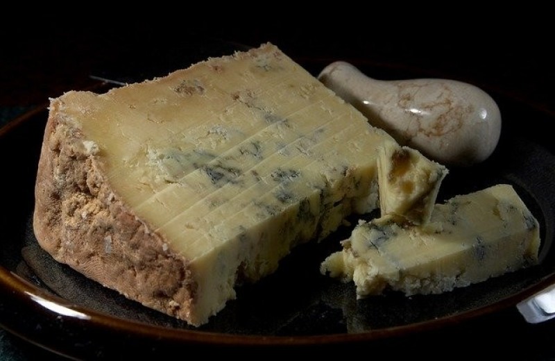 Сыр с плесенью: польза и вред всех сортов «пахучего» продукта