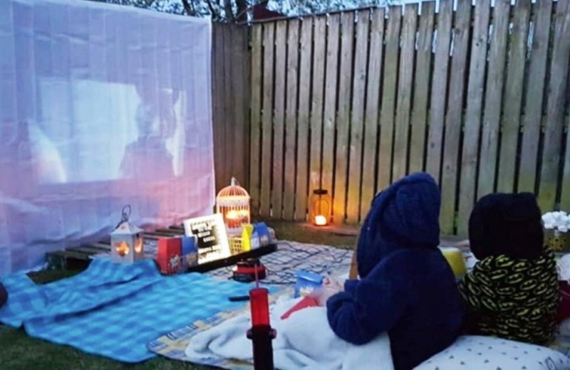 Кино под открытым небом: как организовать кинотеатр у себя на даче
