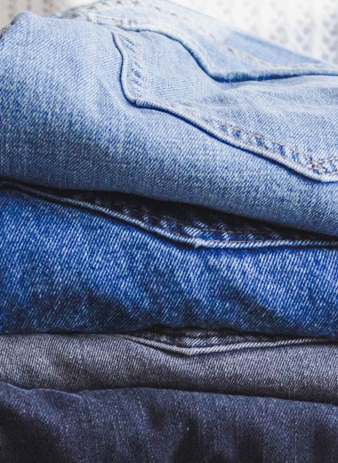 Что делать, если джинсы постоянно протираются: советы, как продлить жизнь любимой вещи