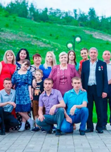 Старшему 50, младшей 28, шестеро умерли: история самой многодетной семьи России