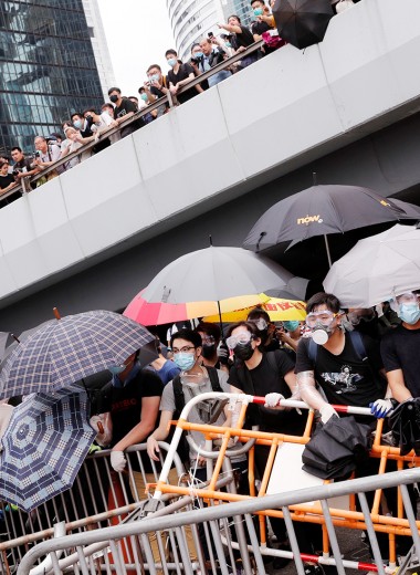 Миллионы на улицах и миллиарды в офшорах: чего Пекин хочет от Гонконга?