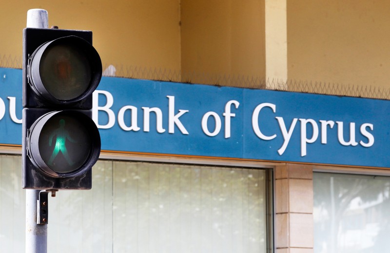 Без паники. Что случилось со счетами россиян в банках Кипра