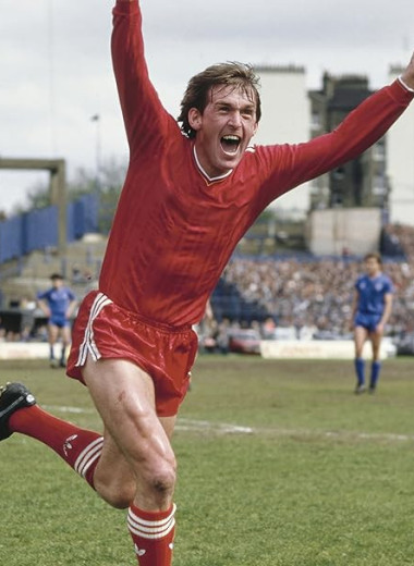 Документ эпохи: каким получился док про легенду «Ливерпуля» от создателя «Сенны»