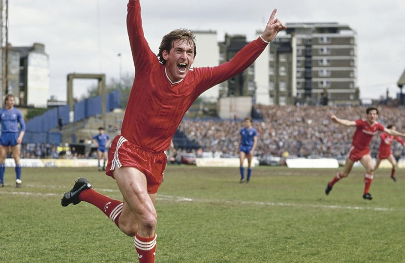 Документ эпохи: каким получился док про легенду «Ливерпуля» от создателя «Сенны»