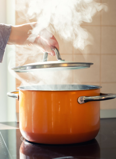 Как избавиться от запаха готовки в доме: 10+ надежных способов
