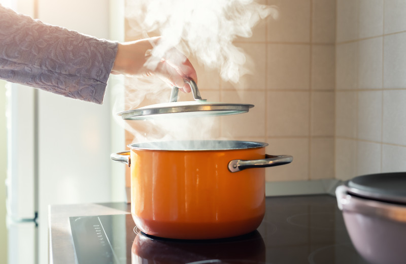 Как избавиться от запаха готовки в доме: 10+ надежных способов