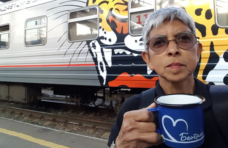 Британка начала новую жизнь к 60 годам. Она отправилась в Китай и Куала Лумпур, проехавшись по транссибирской магистрали