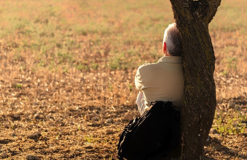 Чем вредит одиночество и как его избежать: 7 фактов