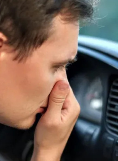 Как выгнать запах сигарет из машины в 3 шага