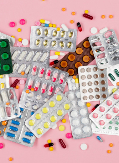 Почему лекарства стоят так дорого: экономика и химия фармацевтики