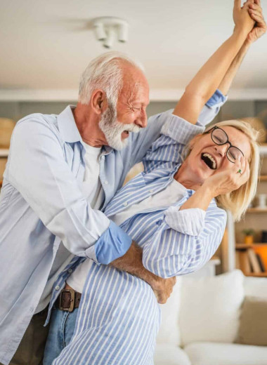 7 простых привычек, которые защитят ваш брак, когда вам исполнится 50 лет